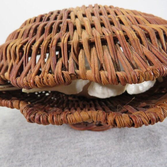 Wicker Basket Clam Shell & Spider Conch Sea Shell - Picture 8 of 13